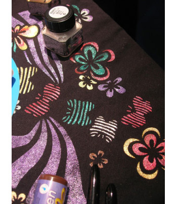 !Рекламный плакат А-5 Роспись по  темной ткани Краска по темным тканям и коже нерастекающаяся EFFEKT COLOR "Glitter Pen" Javana KR-922** Kreul:(Кройль) Германия